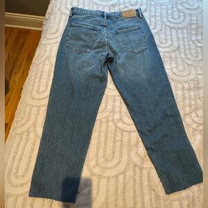 American Eagle loose fit Relaxed Fit Blue Jeans 👖 comfortable women's raw edge